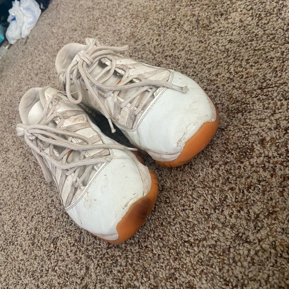 Women's Jordan 11 Retro Low Citrus - Picture 3 of 4